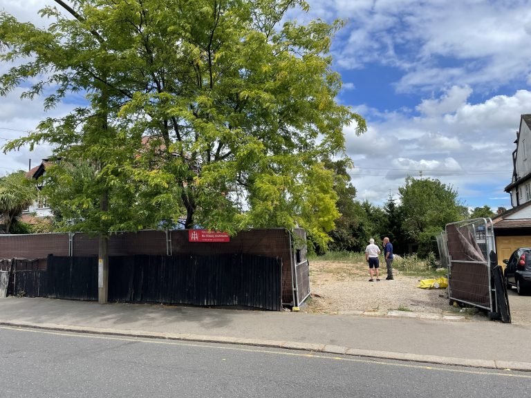 Read more about the article Loughton Station